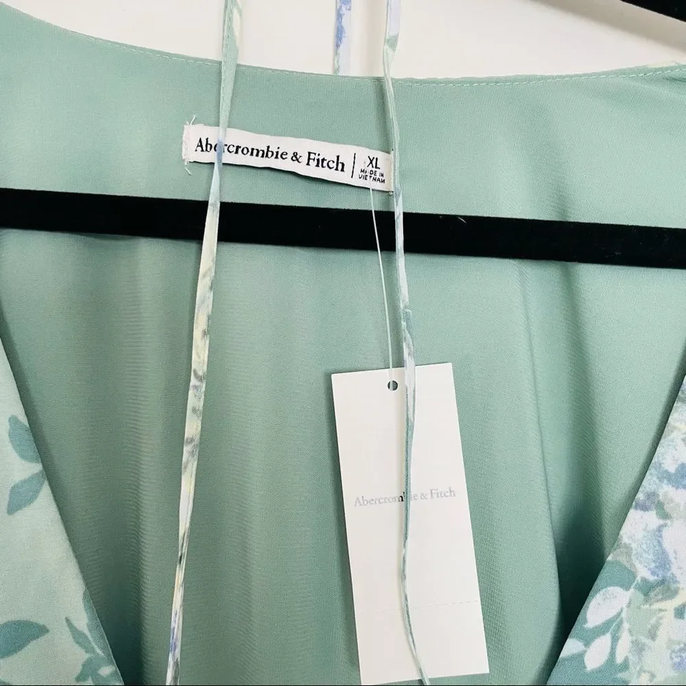 Abercrombie & Fitch keyhole green floral top| XL - Picture 4 of 4